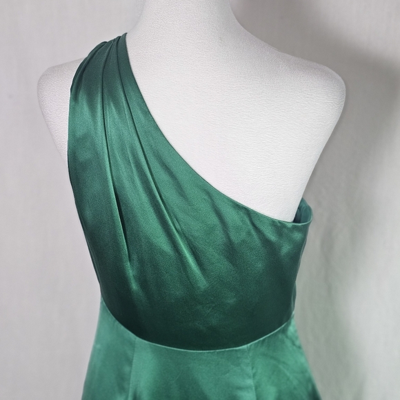 CINQ À SEPT Colina Satin One Shoulder Asymmetric Ruffle Hem Dress Emerald Green - Picture 6 of 16